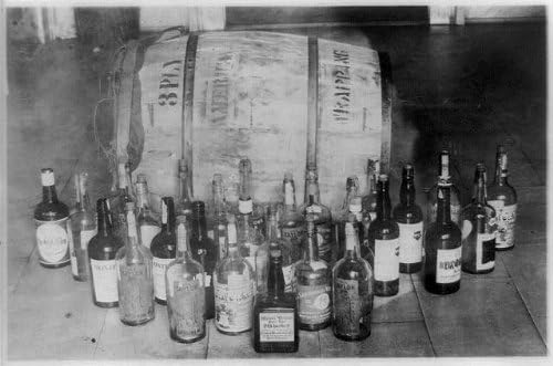 HistoricalFindings fotografija: zabrana, boce & Barel oduzete viskija, alkohol, 1921-1932